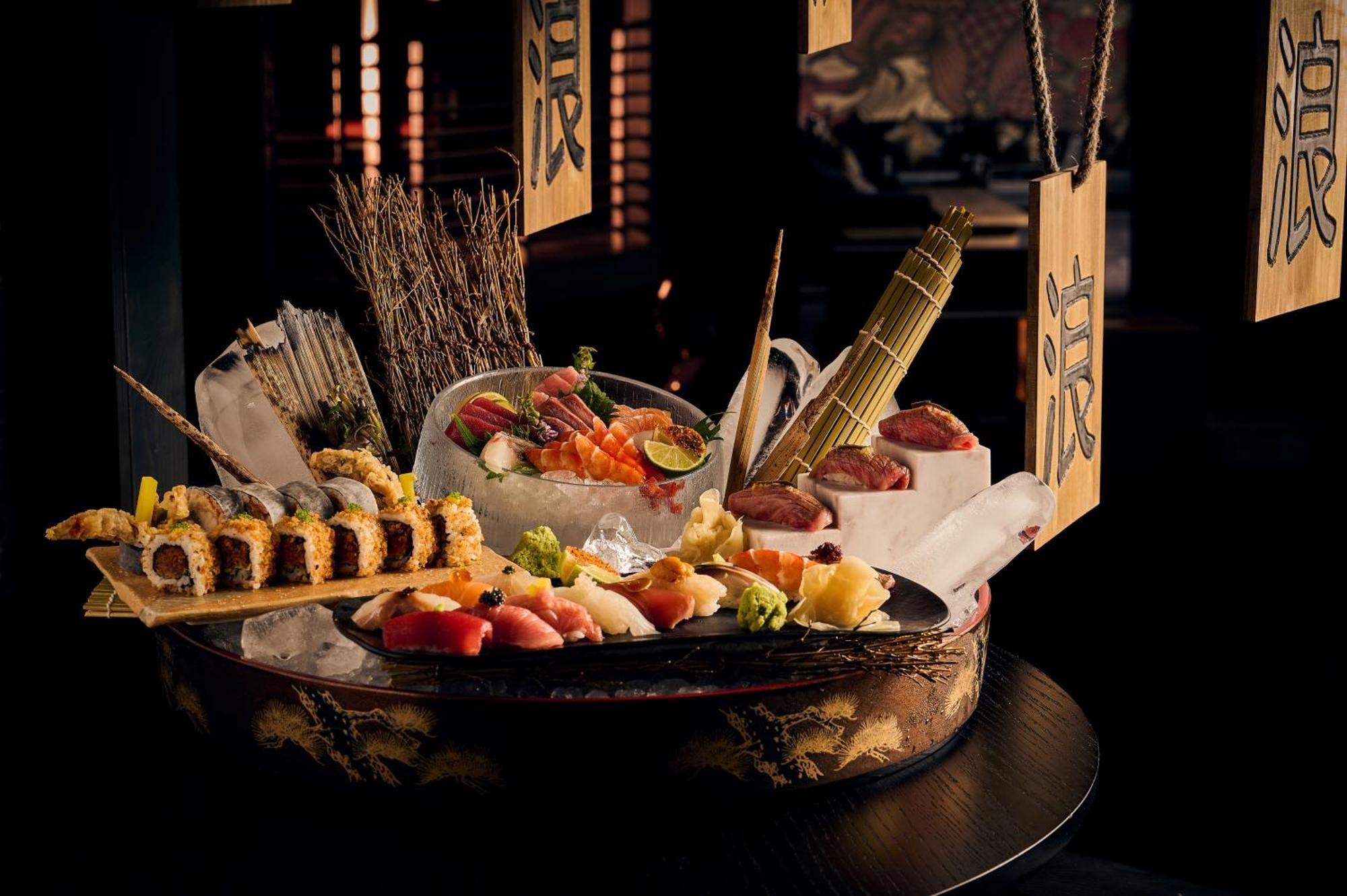 Five Luxe Hotel Dubai Eksteriør billede A sashimi platter