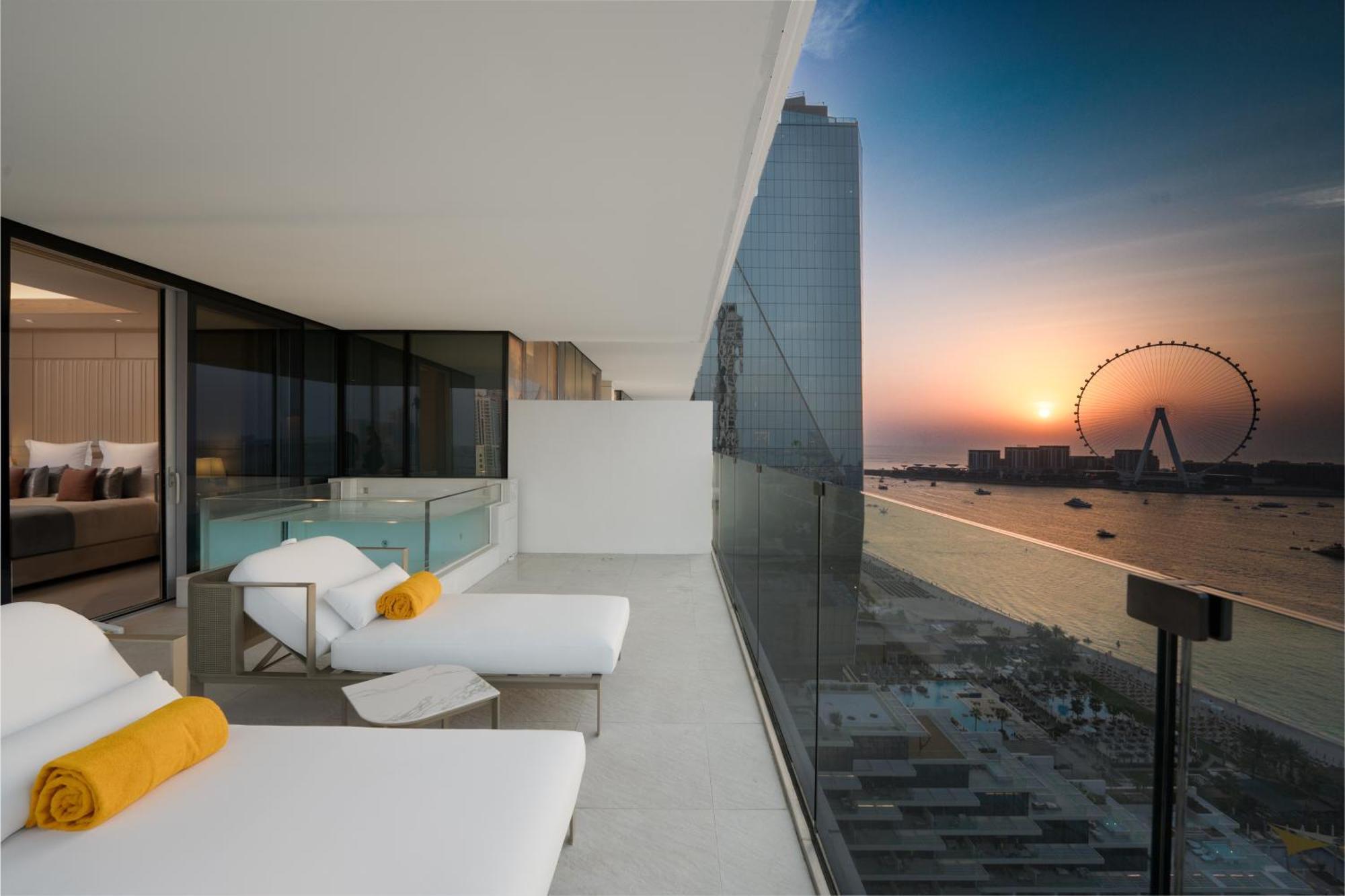 Five Luxe Hotel Dubai Eksteriør billede View of the Dubai Eye from the hotel