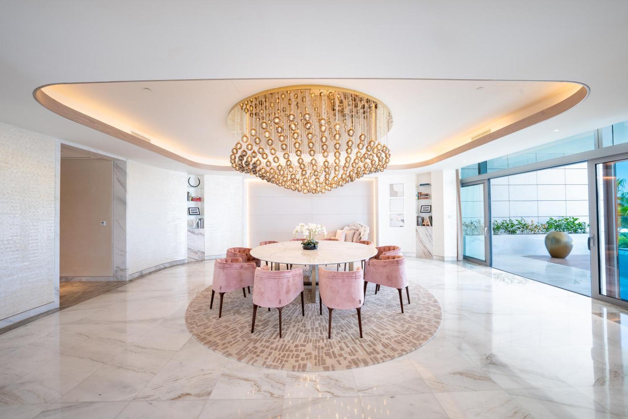 Five Luxe Hotel Dubai Eksteriør billede Dining room