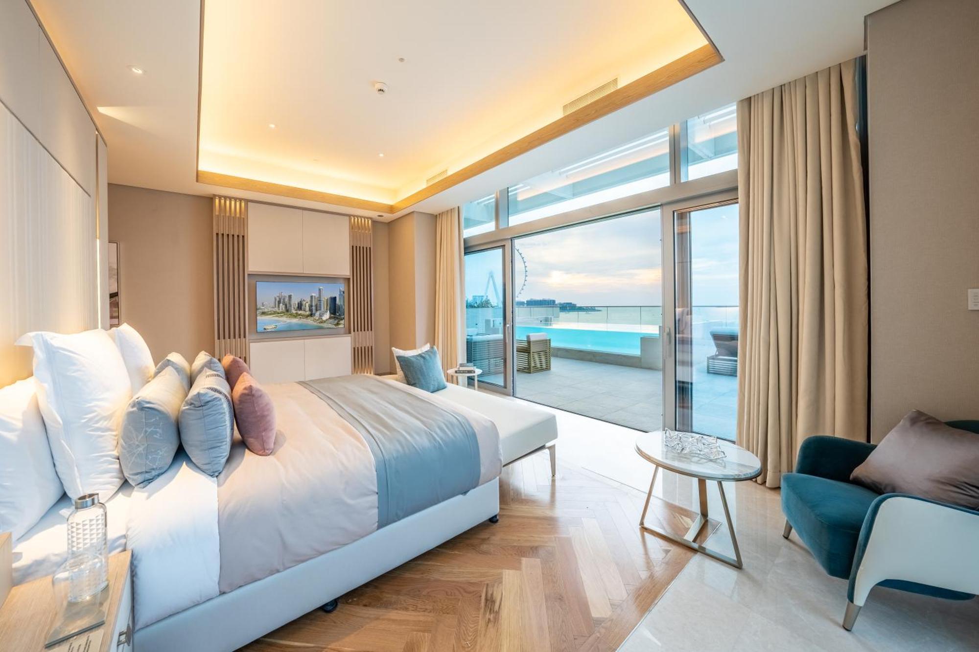 Five Luxe Hotel Dubai Eksteriør billede A bedroom at the hotel