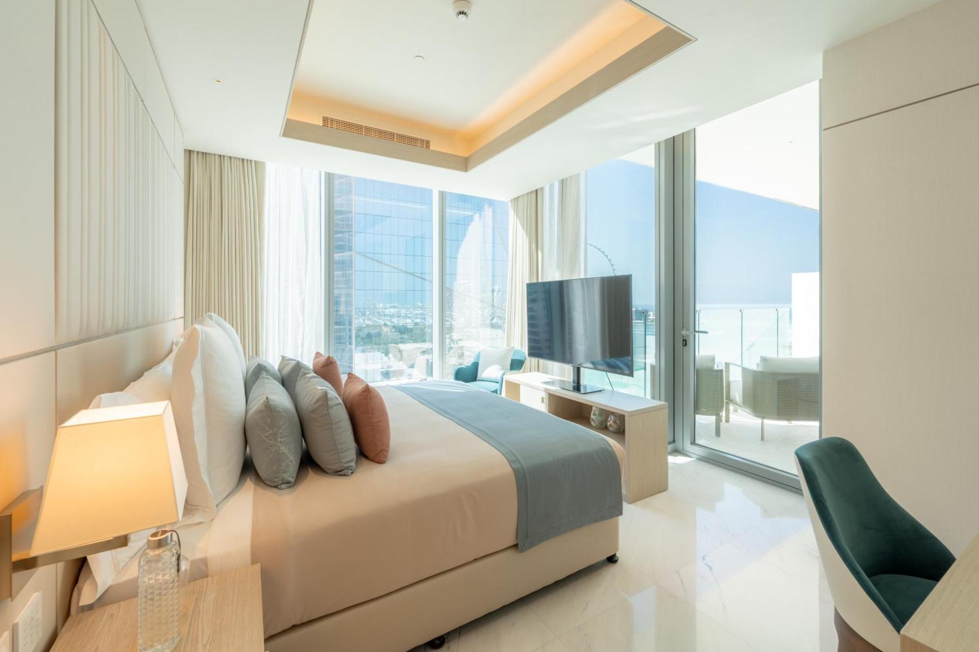 Five Luxe Hotel Dubai Eksteriør billede A bedroom at the hotel