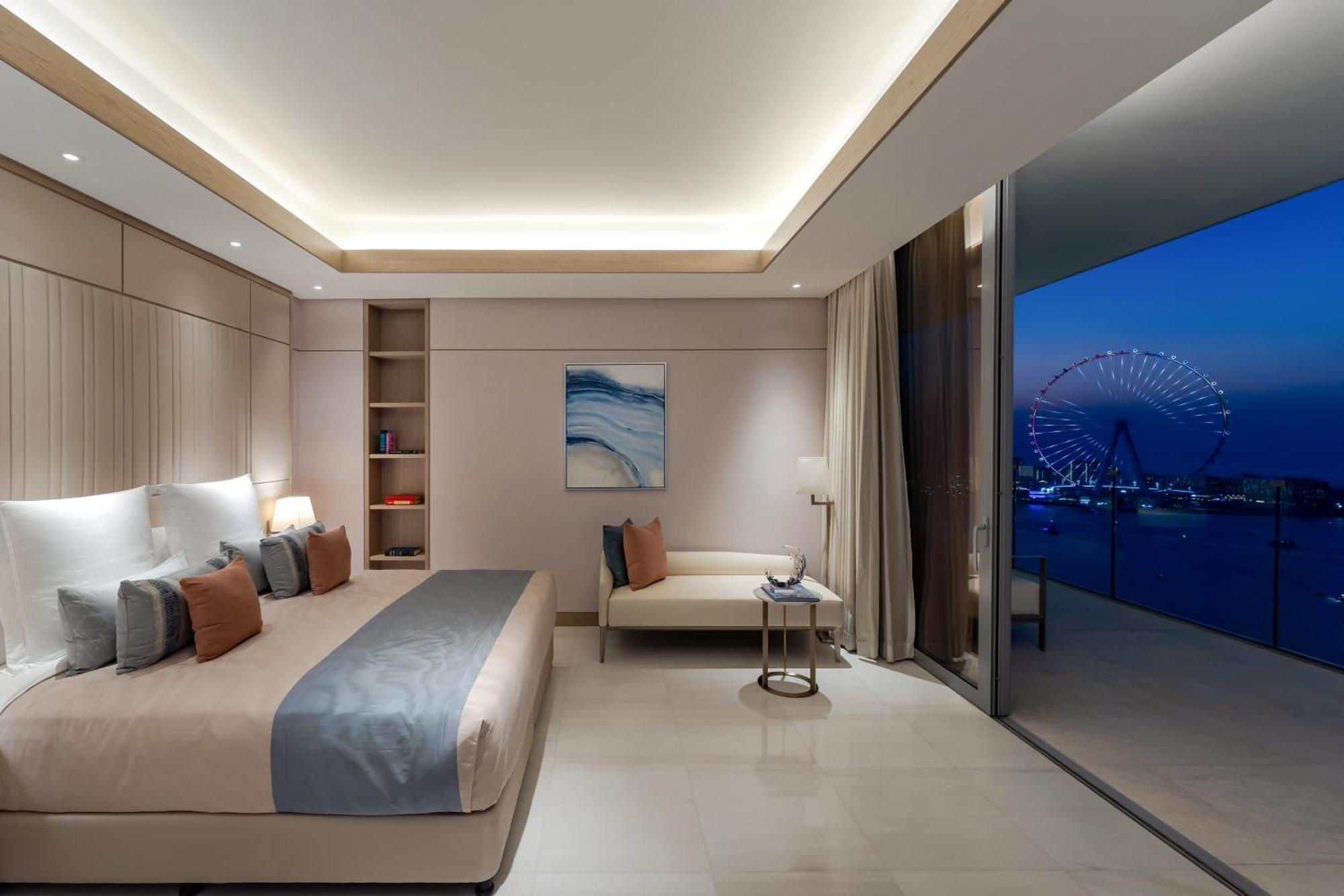 Five Luxe Hotel Dubai Eksteriør billede A bedroom in the hotel