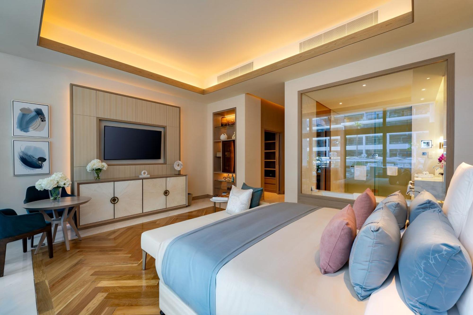 Five Luxe Hotel Dubai Eksteriør billede A bedroom at the hotel