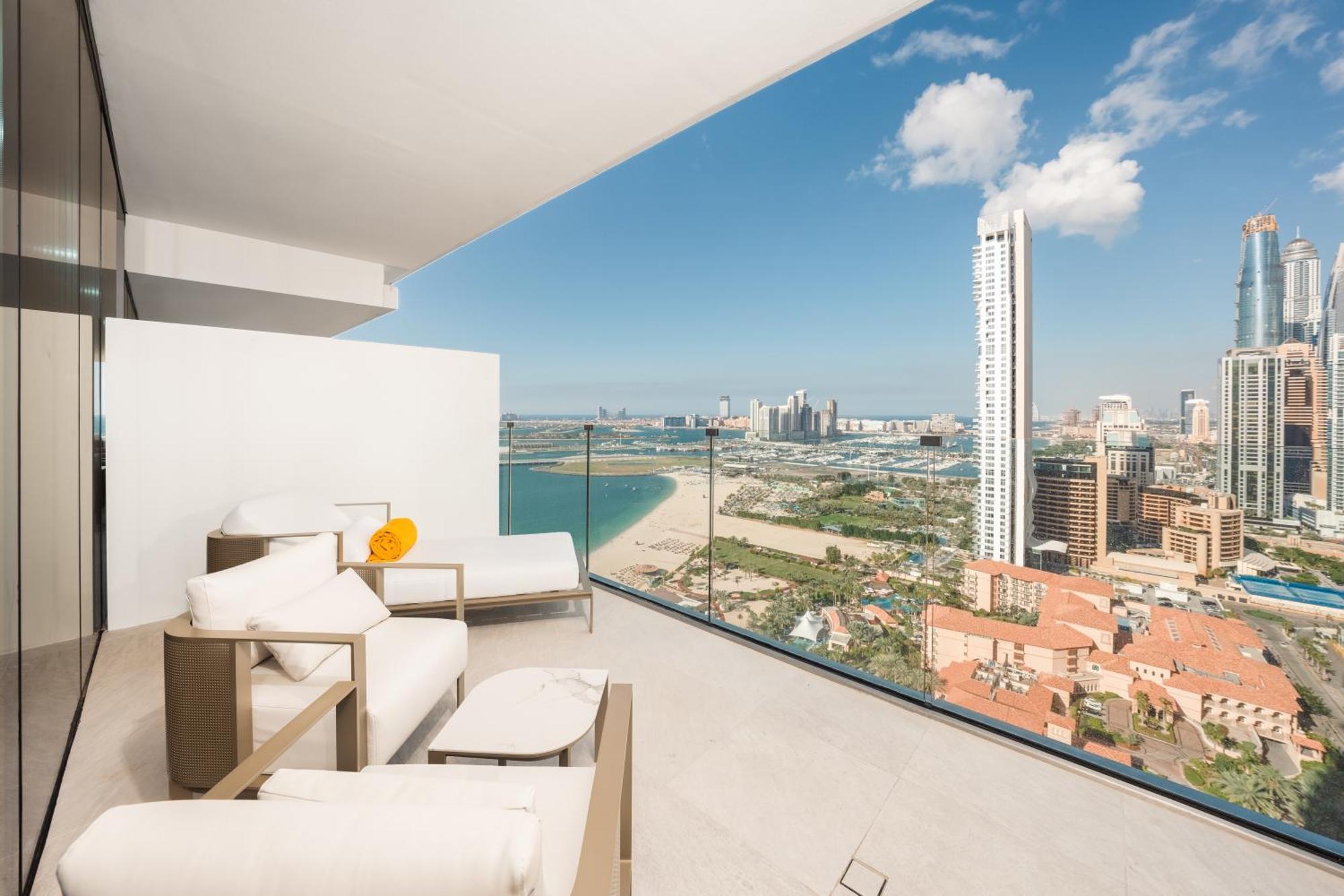 Five Luxe Hotel Dubai Eksteriør billede View from the balcony of a typical apartment