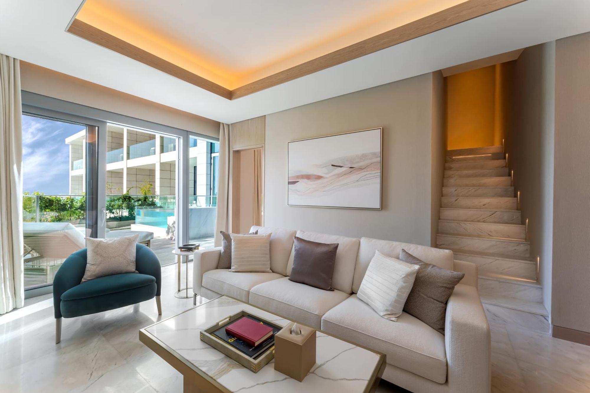 Five Luxe Hotel Dubai Eksteriør billede Living room